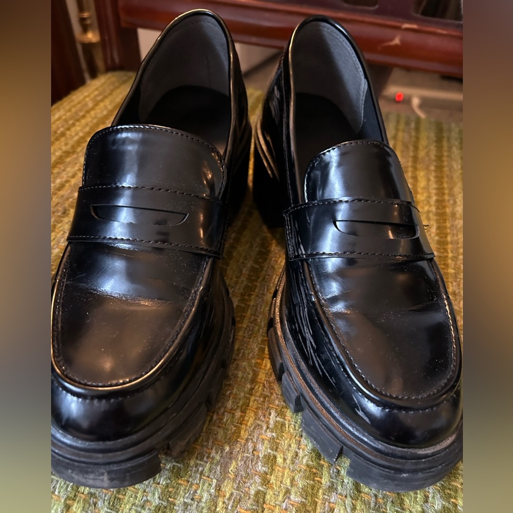Crown Vintage Patent Leather Loafer size 6.5